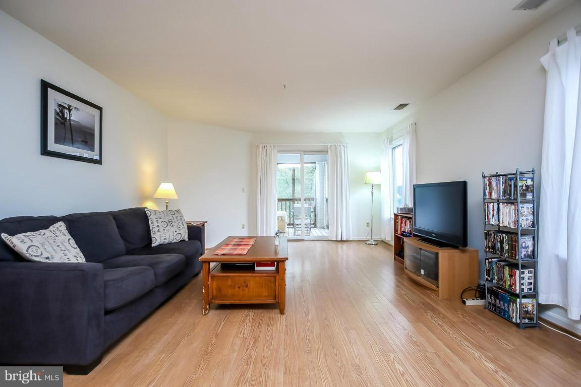 465 Pleasanton Road, Unit C34 Westminster, MD 21157 - Photo 6 of 27 Living Room