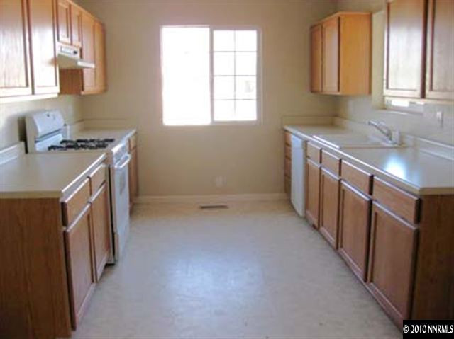1580 Trainer Way Reno, NV 89512 - Photo 5 of 9 a kitchen with a sink stove and cabinets