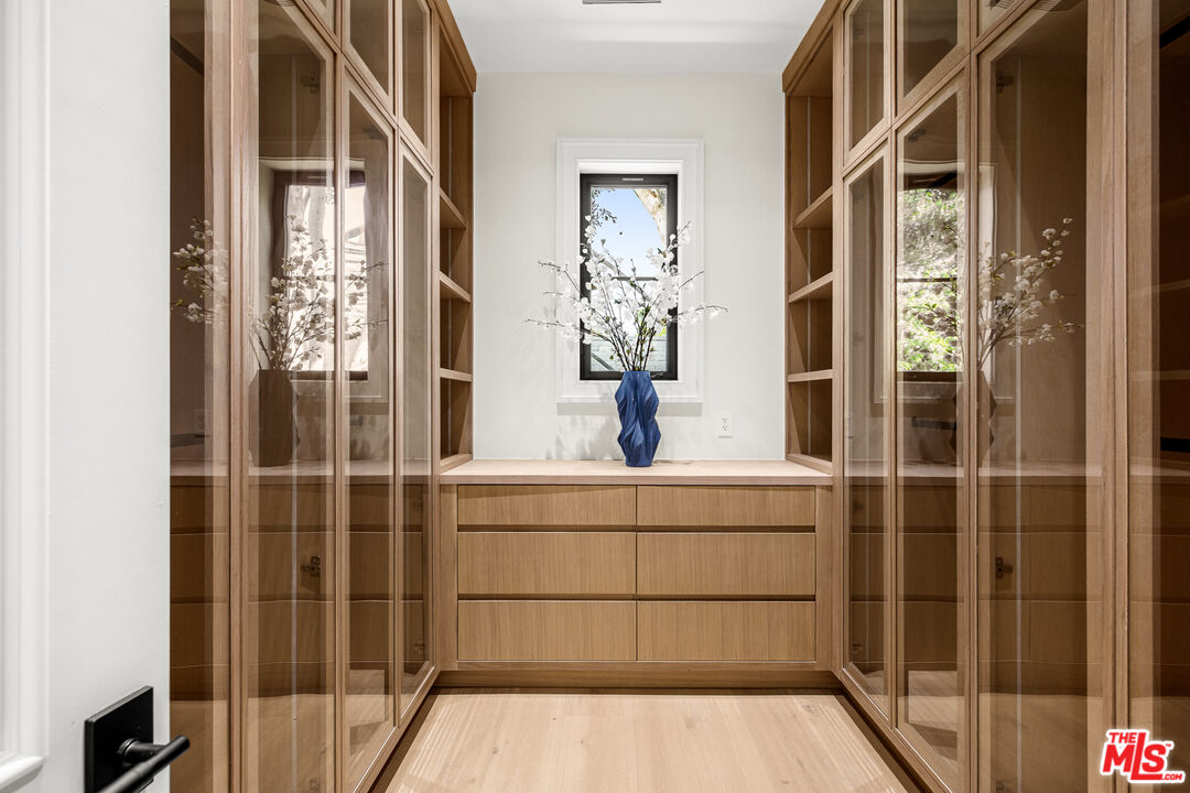 415 North Cliffwood Avenue Los Angeles, CA 90049 - Photo 26 of 32 Gallery Image 26