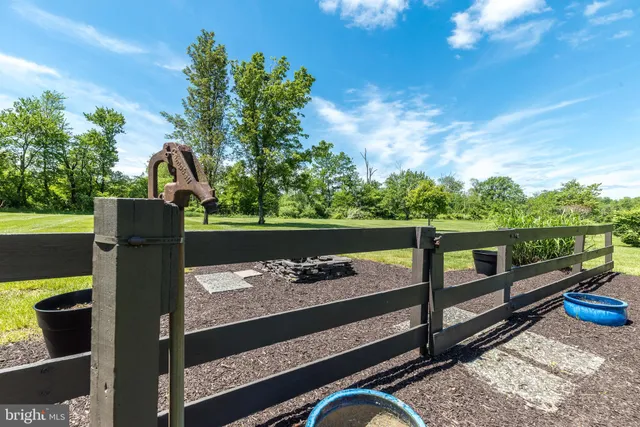 a view of a workspace with furniture