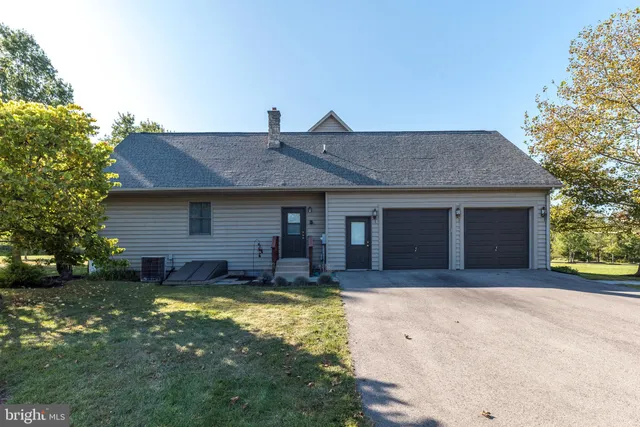 a view of a house with a yard and garage