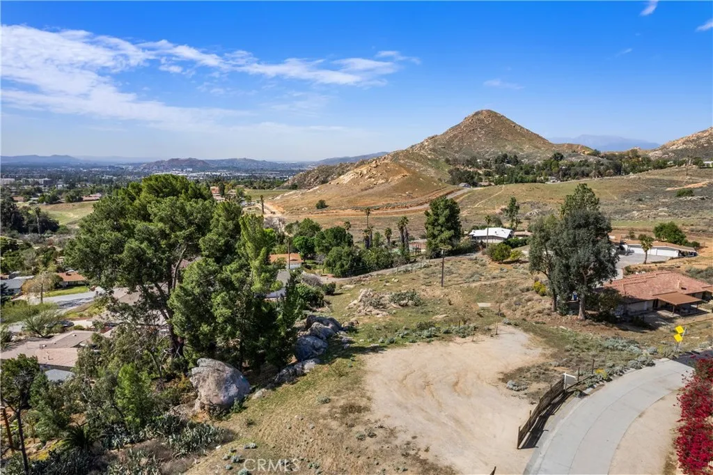 2935 Galaxie Road Riverside, CA 92507 - Photo 27 of 45 a view of a backyard of a house
