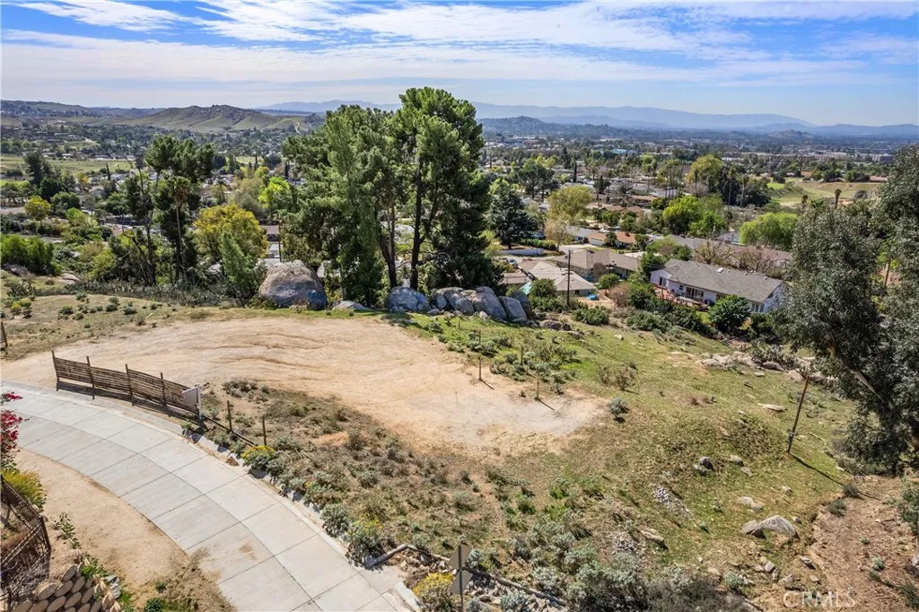 2935 Galaxie Road Riverside, CA 92507 - Photo 28 of 45 a view of a yard with an outdoor space