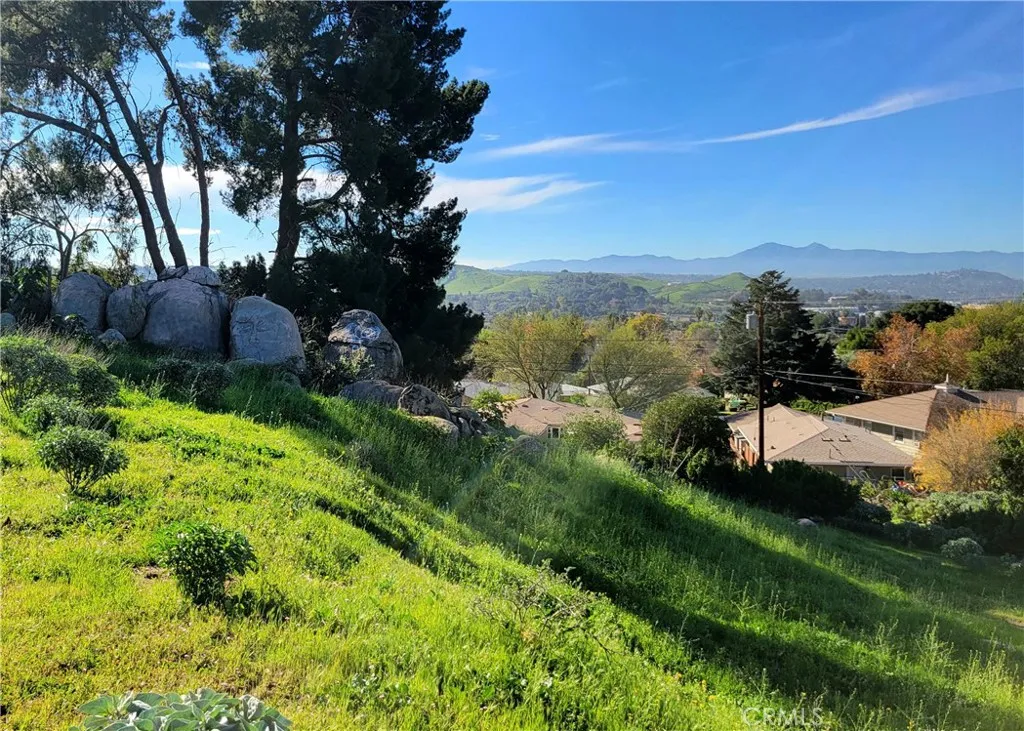 2935 Galaxie Road Riverside, CA 92507 - Photo 9 of 45 a view of a garden