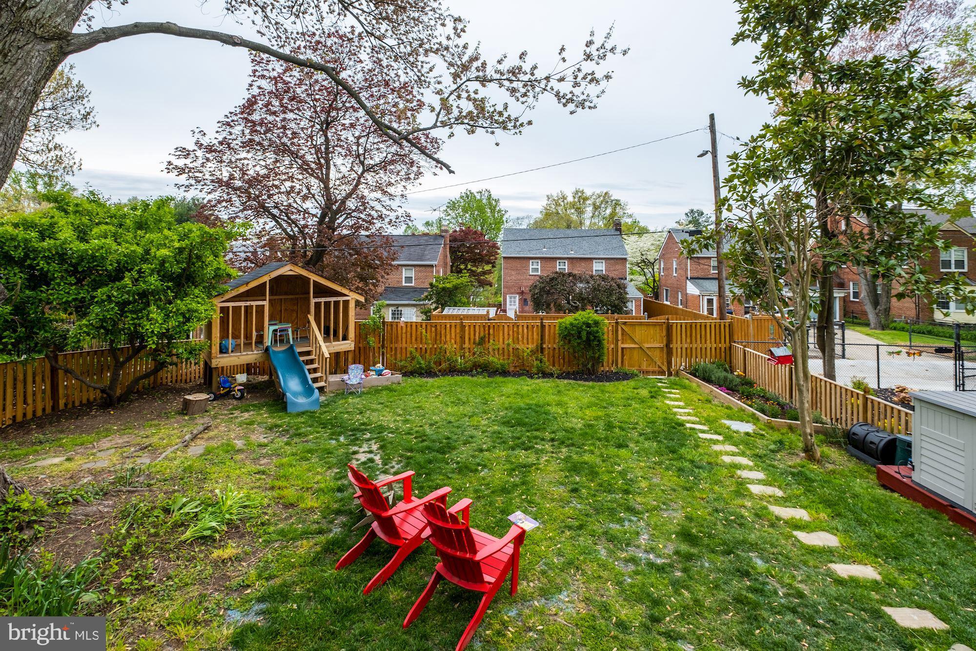 1422 Roxanna Road Northwest Washington, DC 20012 - Photo 32 of 40 Nicely landscaped yard
