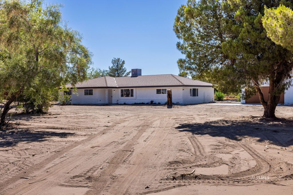 1135 North Mahan Street Ridgecrest, CA 93555 - Photo 3 of 46