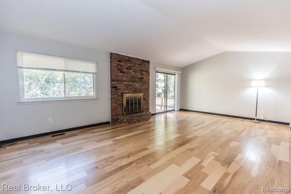2088 Warrington Road Rochester, MI 48307 - Photo 9 of 23 Gallery Image 9