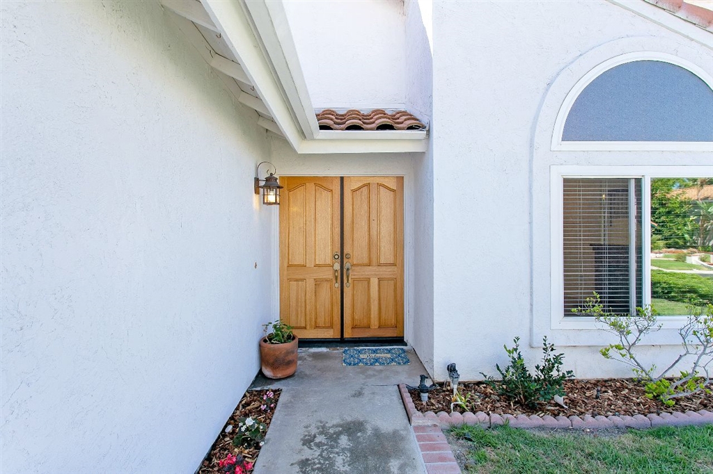 1980 Paseo Del Rey Vista, CA 92084 - Photo 4 of 25 an entryway with a window
