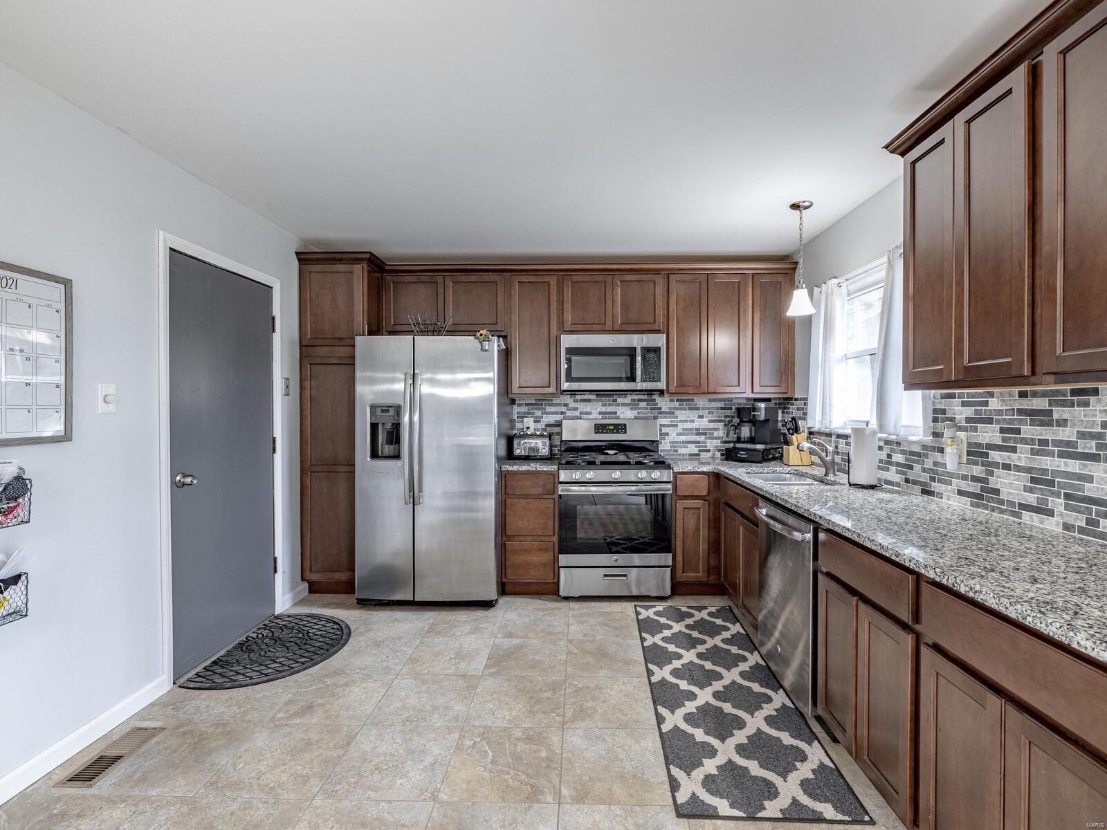 2343 England Town Road St. Louis, MO 63129 - Photo 9 of 33