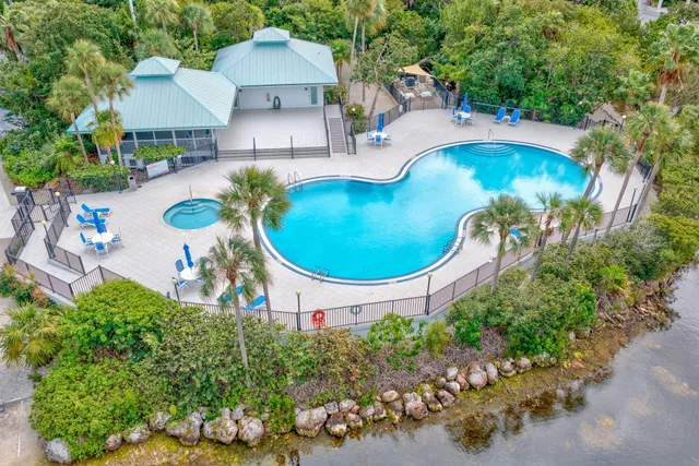 $995,000 | 7203 Gulf Of Mexico Boulevard, Unit 203, Marathon, FL 33050