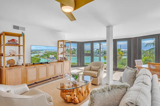 $995,000 | 7203 Gulf Of Mexico Boulevard, Unit 203, Marathon, FL 33050