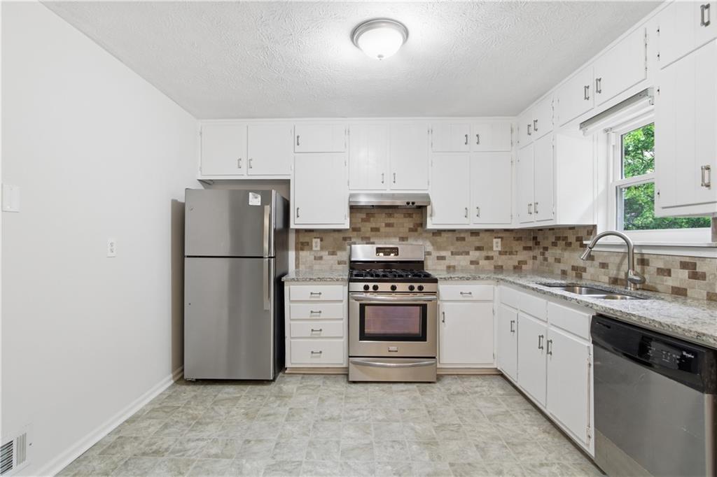 3936 Rolling Place Conley, GA 30288 - Photo 2 of 27