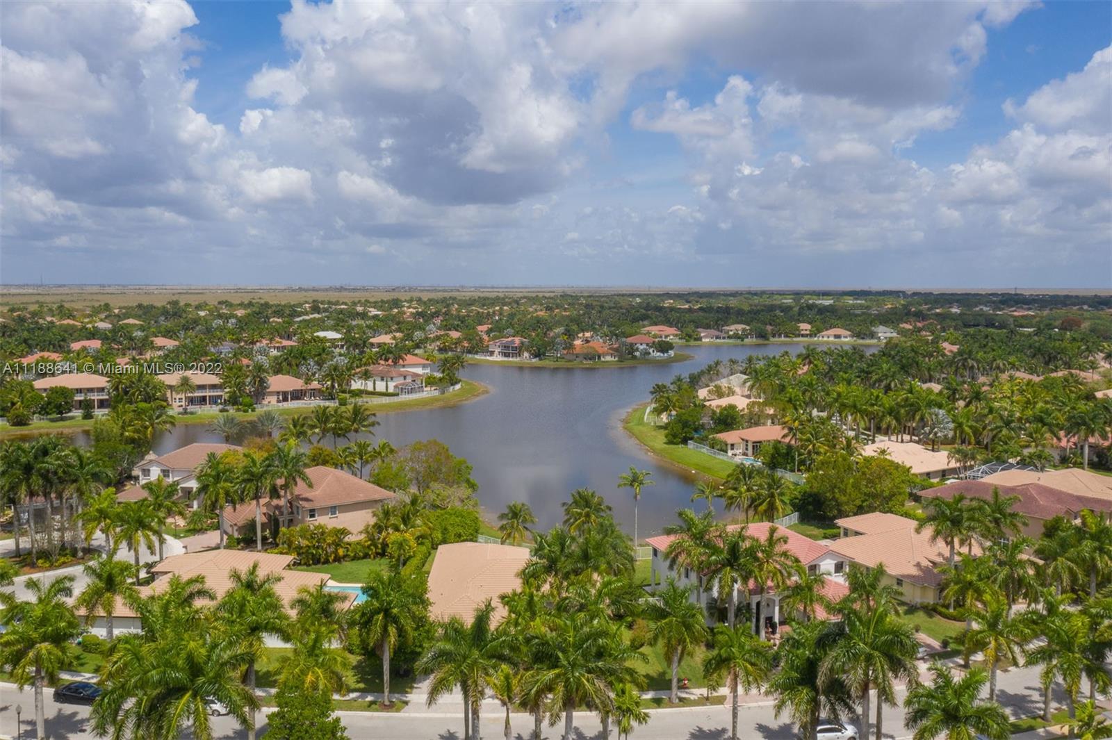 812 Regal Cove Road Weston, FL 33327 - Photo 17 of 64