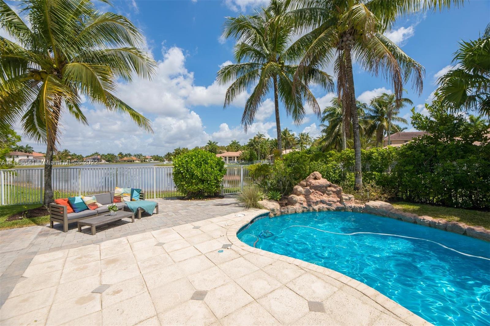 812 Regal Cove Road Weston, FL 33327 - Photo 3 of 64