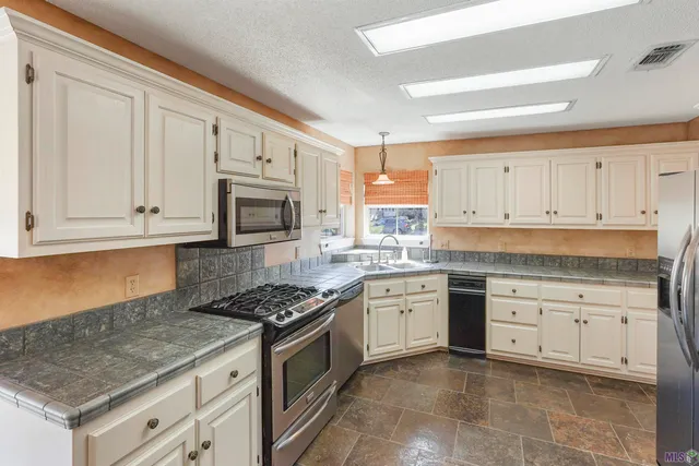 $400,000 | 403 Apache Road, Houma, LA 70360