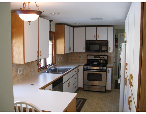 79 Gloucester Road Westwood, MA 02090 - Photo 14 of 17 Gallery Image 14