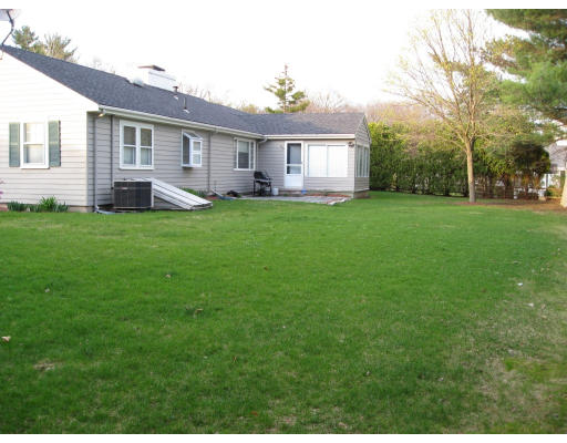 79 Gloucester Road Westwood, MA 02090 - Photo 3 of 17 Gallery Image 3