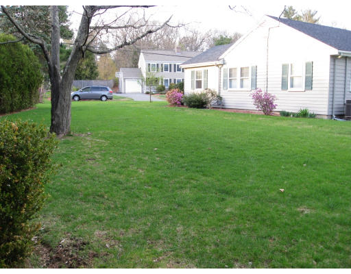 79 Gloucester Road Westwood, MA 02090 - Photo 4 of 17 Gallery Image 4