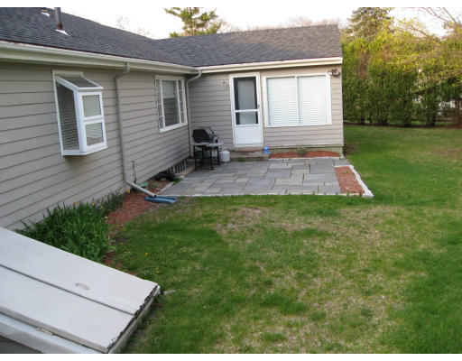 79 Gloucester Road Westwood, MA 02090 - Photo 5 of 17 Gallery Image 5
