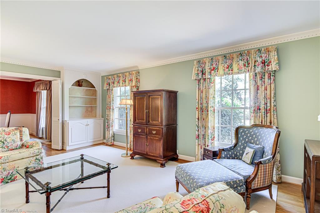 3530 Kirklees Road Winston-Salem, NC 27104 - Photo 3 of 42 Living room