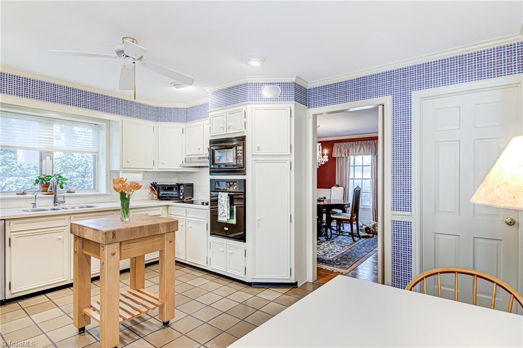 3530 Kirklees Road Winston-Salem, NC 27104 - Photo 6 of 42 Kitchen