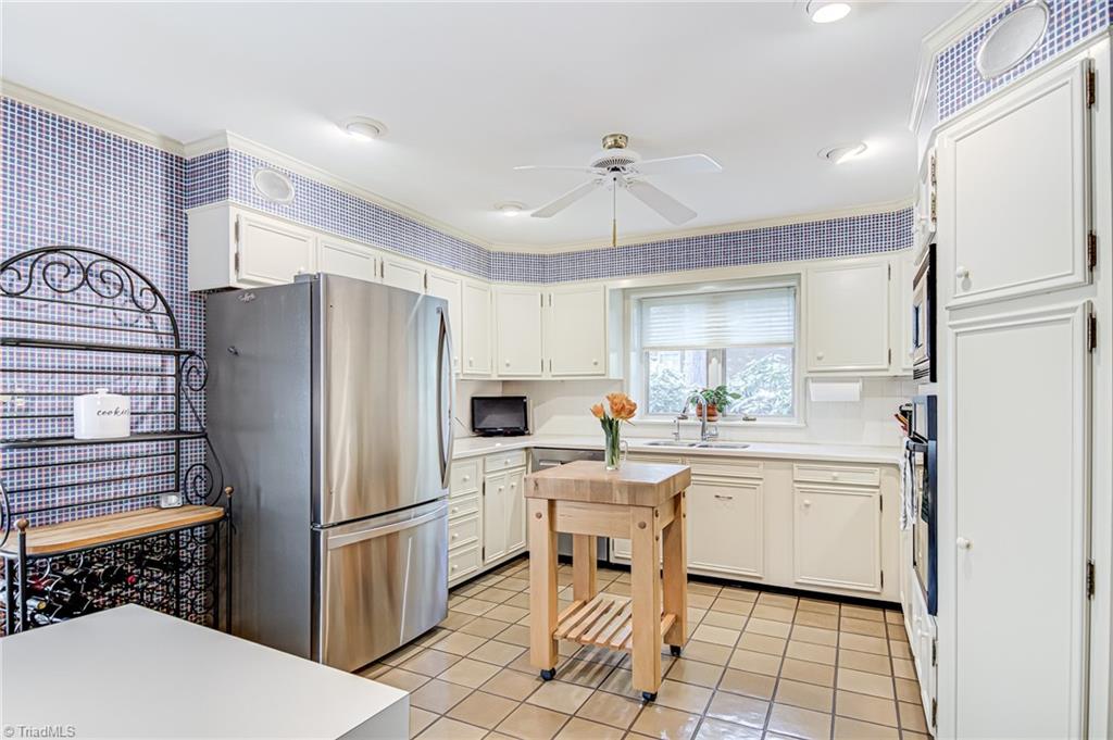 3530 Kirklees Road Winston-Salem, NC 27104 - Photo 7 of 42