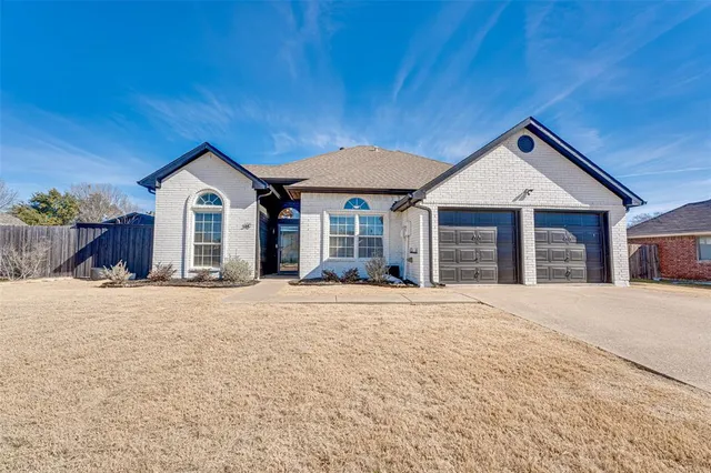 $2,650 | 318 Winter Park, Rockwall, TX 75032