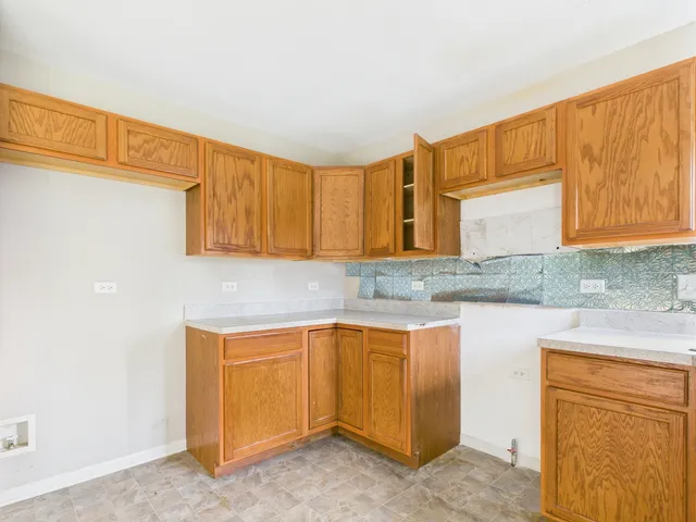 $345,000 | 21460 Prestwick Drive, Crest Hill, IL 60403