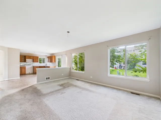 $345,000 | 21460 Prestwick Drive, Crest Hill, IL 60403