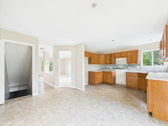 $345,000 | 21460 Prestwick Drive, Crest Hill, IL 60403