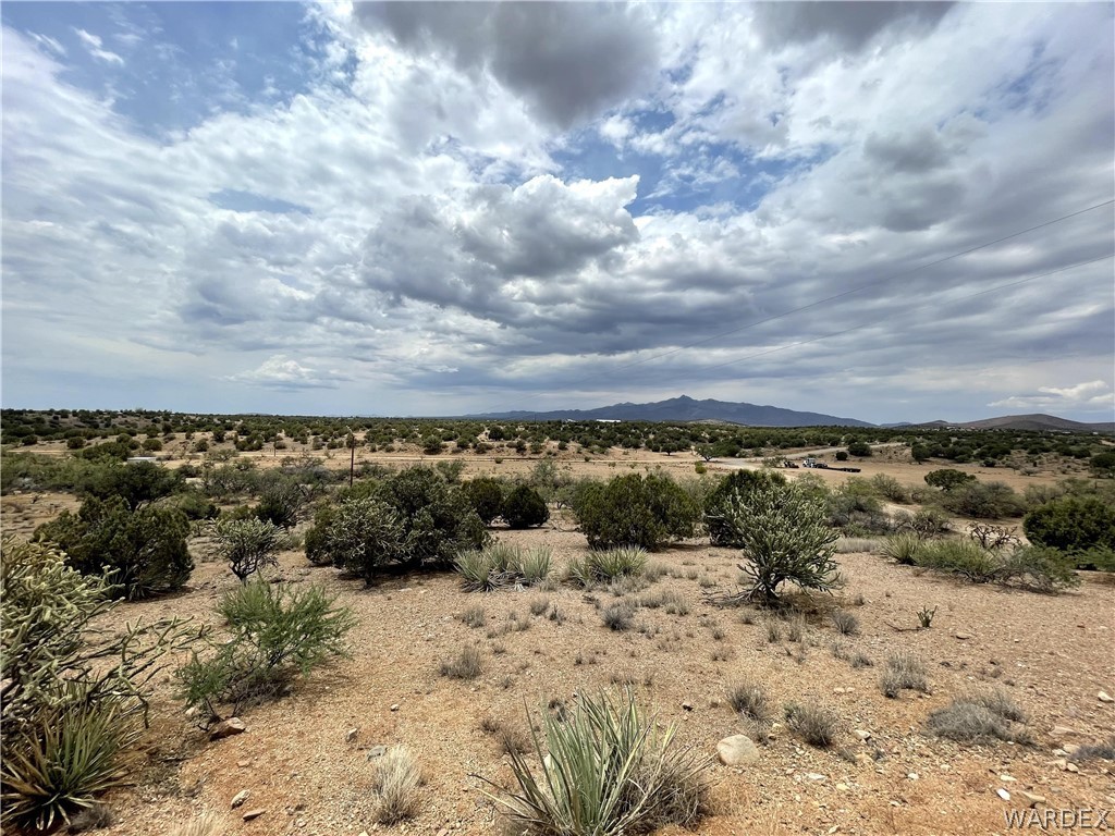 10551 East Blake Ranch Road Kingman, AZ 86401 - Photo 28 of 50 a view of a sky