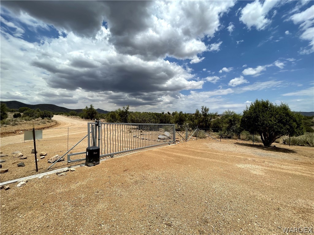 10551 East Blake Ranch Road Kingman, AZ 86401 - Photo 35 of 50 a view of a terrace