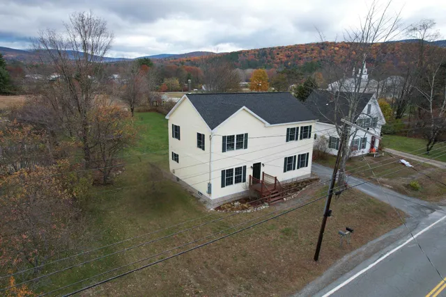 $400,000 | 74 Lake Tarleton Road, Warren, NH 03279
