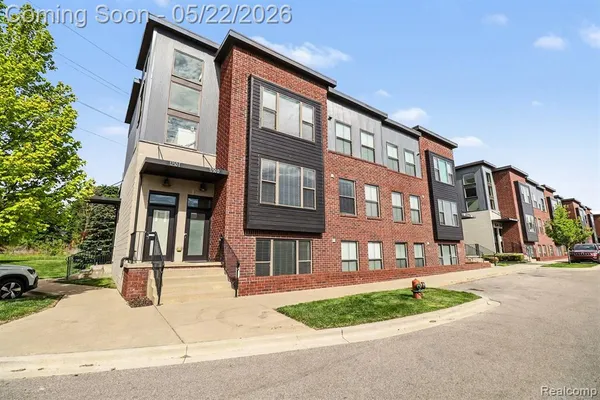 $349,900 | 1250 Diamond Court, Unit E, Royal Oak, MI 48067