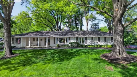$1,150,000 | 2910 West 66th Terrace, Mission Hills, KS 66208