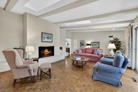 $1,150,000 | 2910 West 66th Terrace, Mission Hills, KS 66208