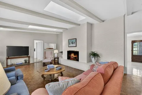 $1,150,000 | 2910 West 66th Terrace, Mission Hills, KS 66208