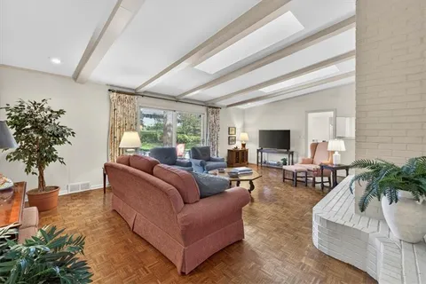 $1,150,000 | 2910 West 66th Terrace, Mission Hills, KS 66208