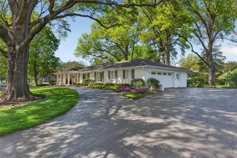 $1,150,000 | 2910 West 66th Terrace, Mission Hills, KS 66208