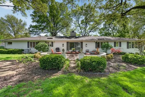 $1,150,000 | 2910 West 66th Terrace, Mission Hills, KS 66208