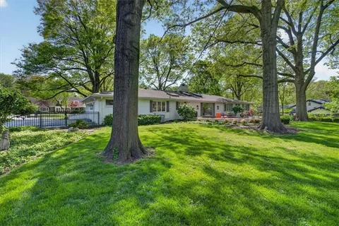 $1,150,000 | 2910 West 66th Terrace, Mission Hills, KS 66208