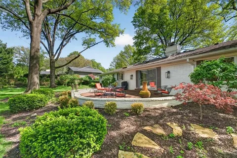 $1,150,000 | 2910 West 66th Terrace, Mission Hills, KS 66208