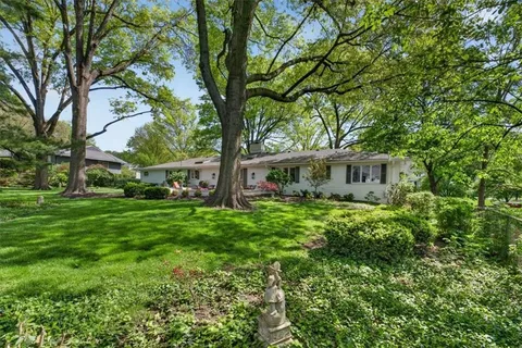 $1,150,000 | 2910 West 66th Terrace, Mission Hills, KS 66208