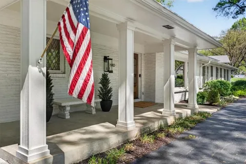 $1,150,000 | 2910 West 66th Terrace, Mission Hills, KS 66208