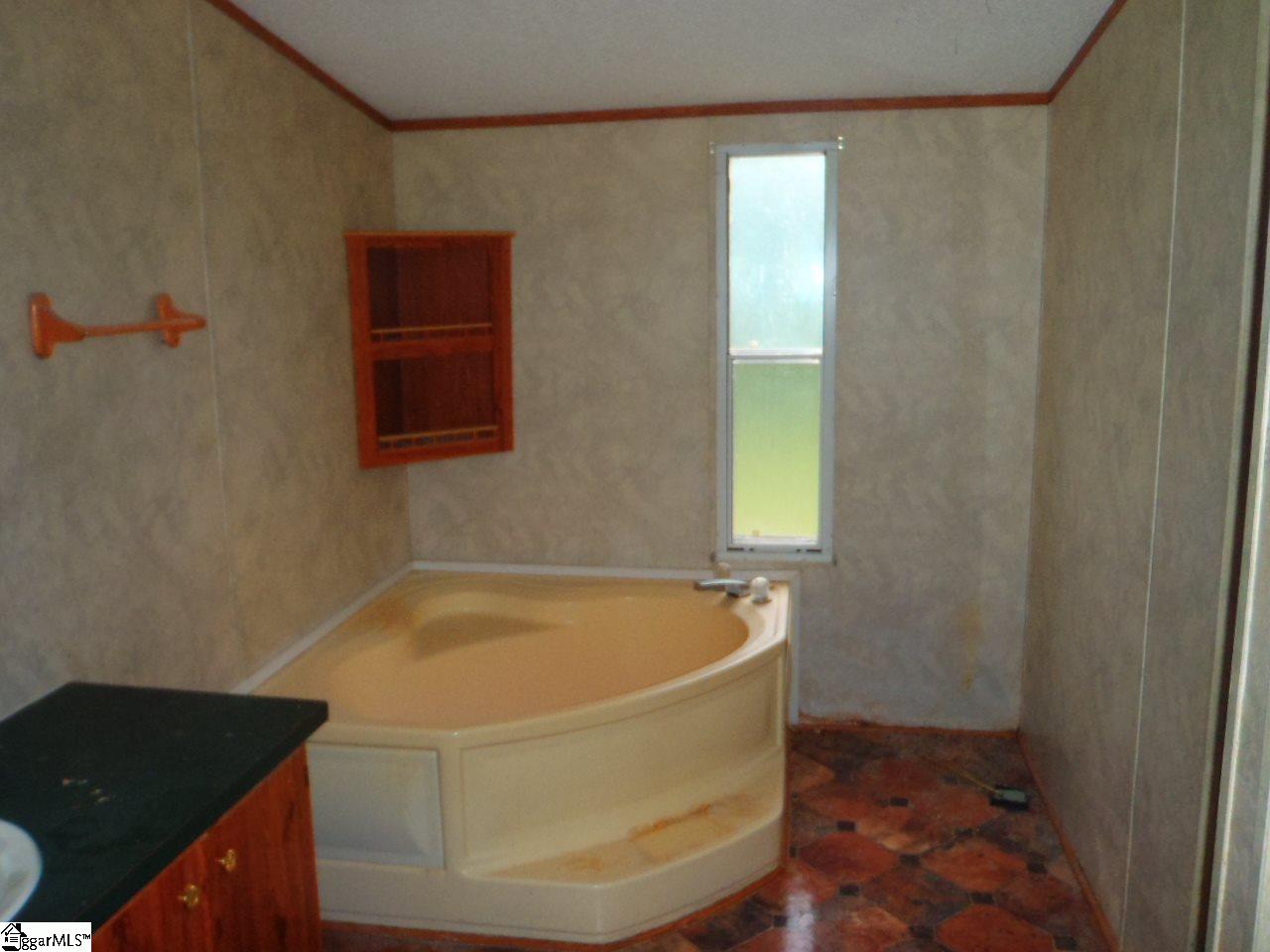 672 State Rd S-42-1256 Enoree, SC 29335 - Photo 3 of 8