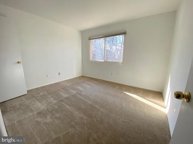 $2,600 | 8002 Le Havre Place, Unit 14, Falls Church, VA 22042