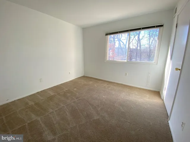 $2,600 | 8002 Le Havre Place, Unit 14, Falls Church, VA 22042