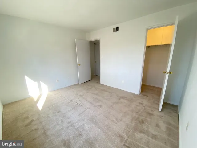 $2,600 | 8002 Le Havre Place, Unit 14, Falls Church, VA 22042