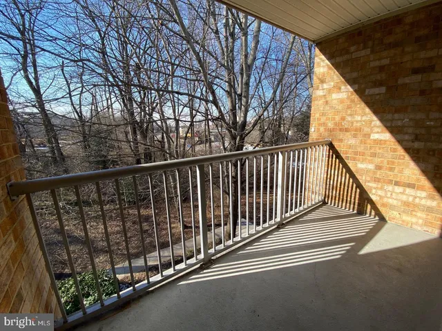 $2,600 | 8002 Le Havre Place, Unit 14, Falls Church, VA 22042