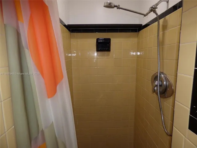 $1,375 | 522 North 19th Avenue, Unit 1, Hollywood, FL 33020